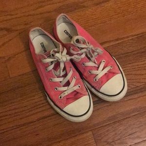 Pink converse chuck taylor low tops